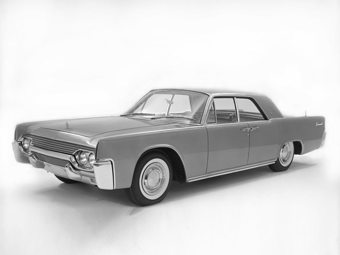 1961 Lincoln Continental four door sedan 0400-8529