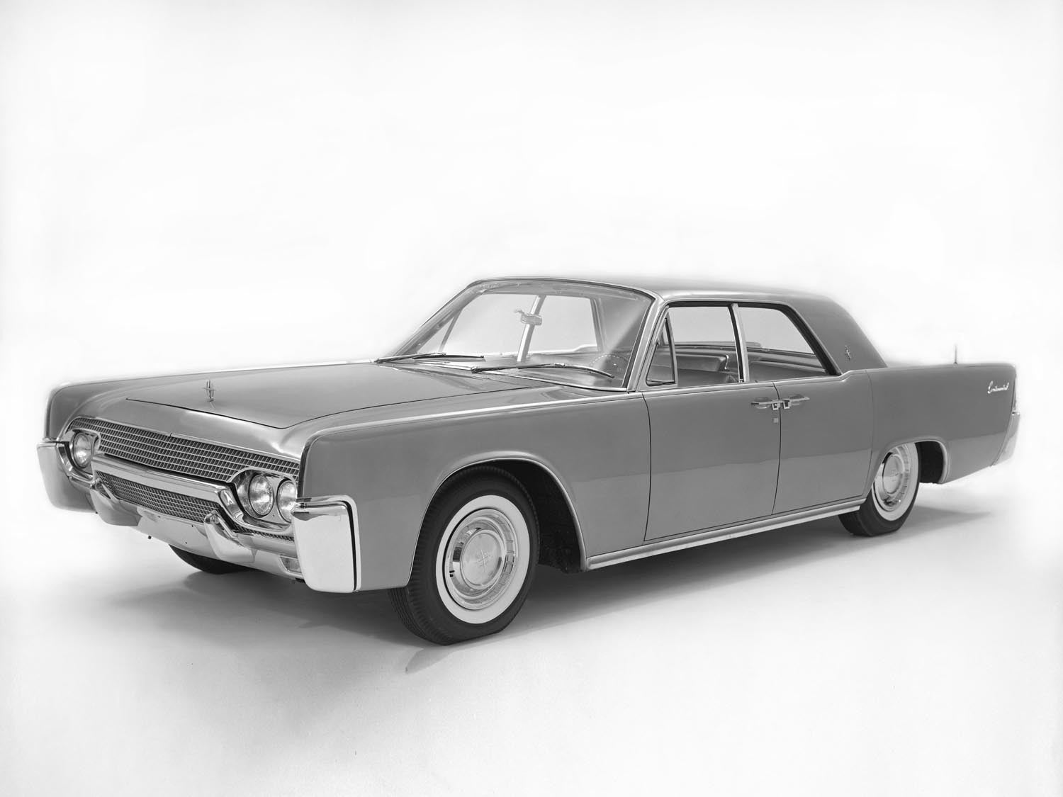 1961 Lincoln Continental four door sedan 0400-8529