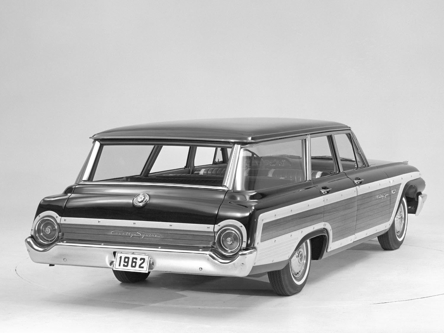 1962 Ford Country Squire station wagon 0400-8544