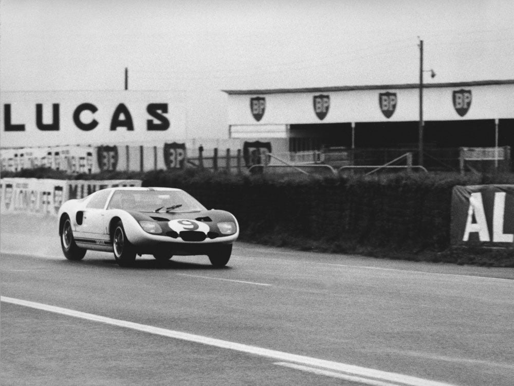 1964 Ford GT 40 FIA at Le Mans 0400-8587