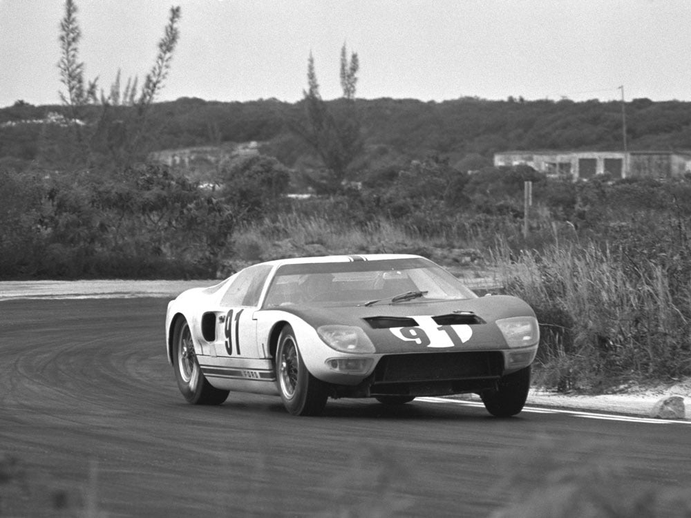 1964 Ford GT40 FIA Nassau 0400-8589