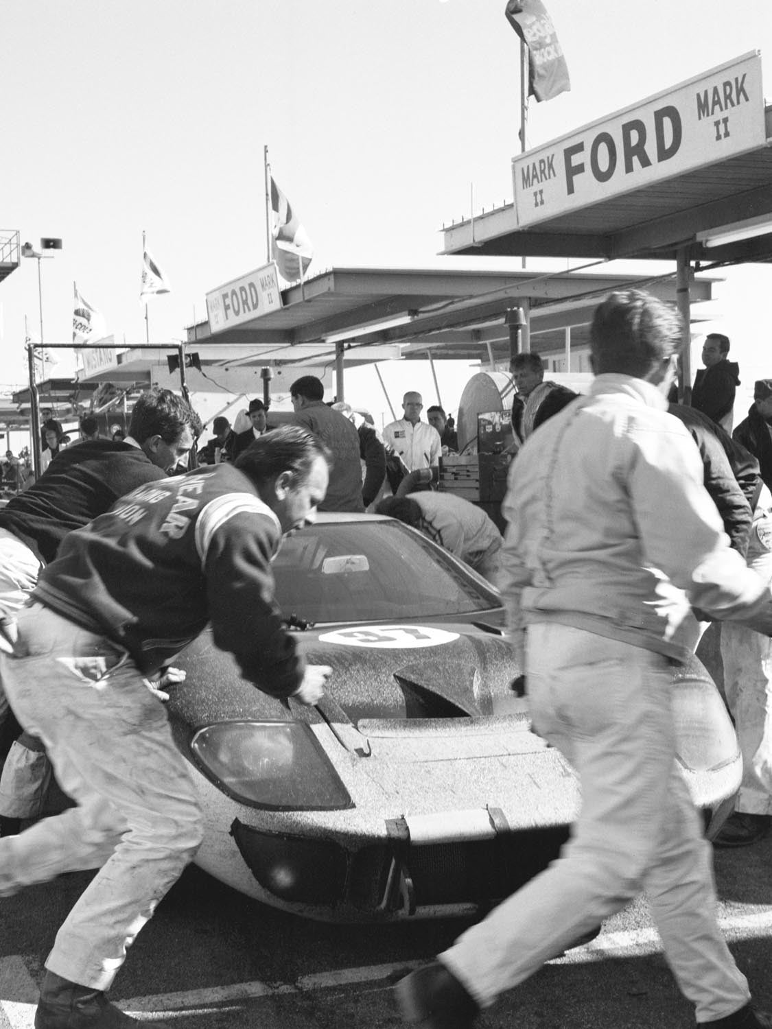 1966 Ford GT MkII FIA Daytona 0400-8648