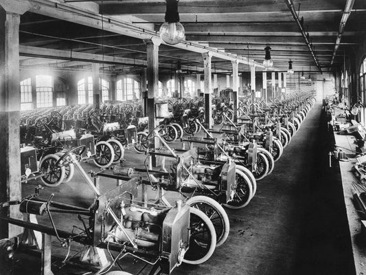 1906 Ford Model N assembly room Piquette plant 0400-8690