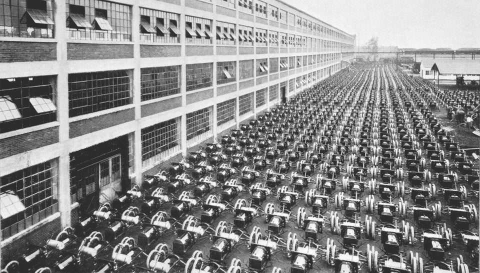 1913 circa Ford Highland Park 1000 cars per day 0400-8695