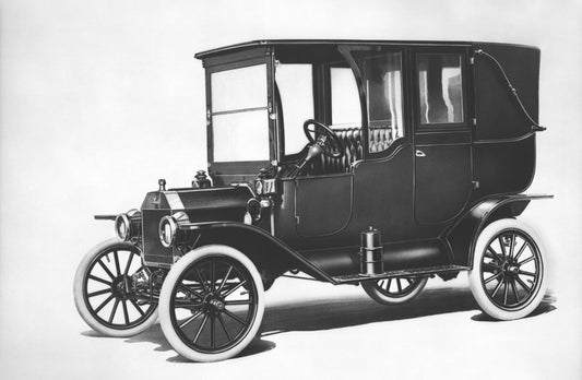 1914 Ford Model T Town Car 0400-8703