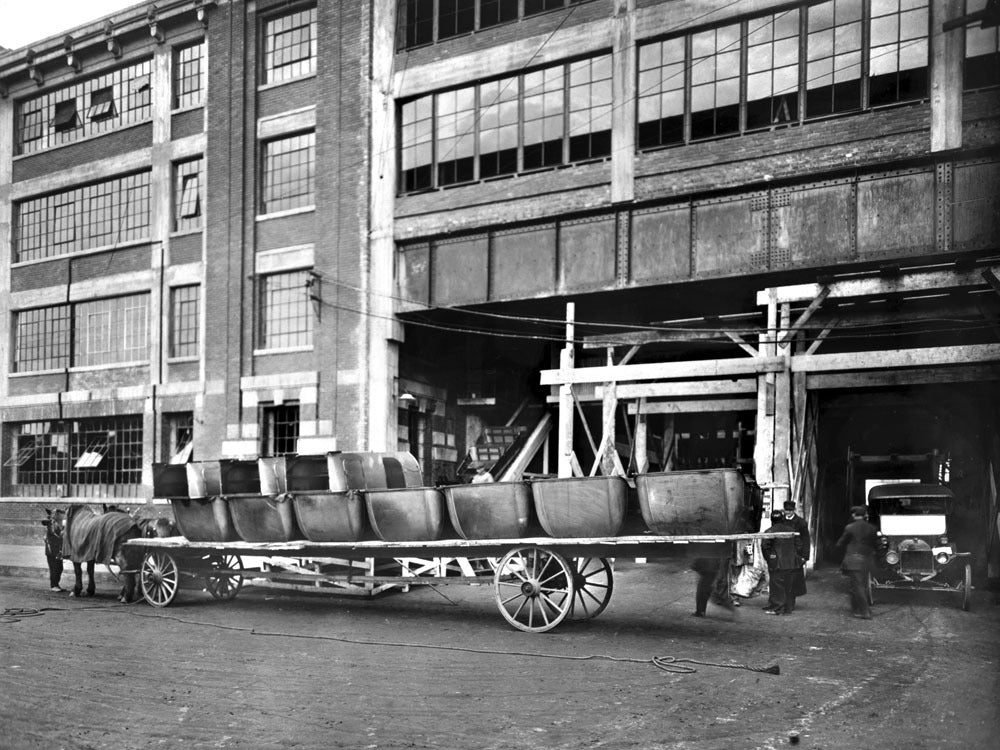 1914 Highland Park Model T bodies being received f 0400-8704