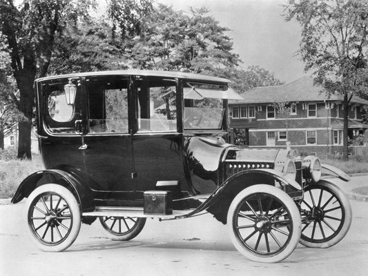 1915 Ford Model T Sedan 0400-8713