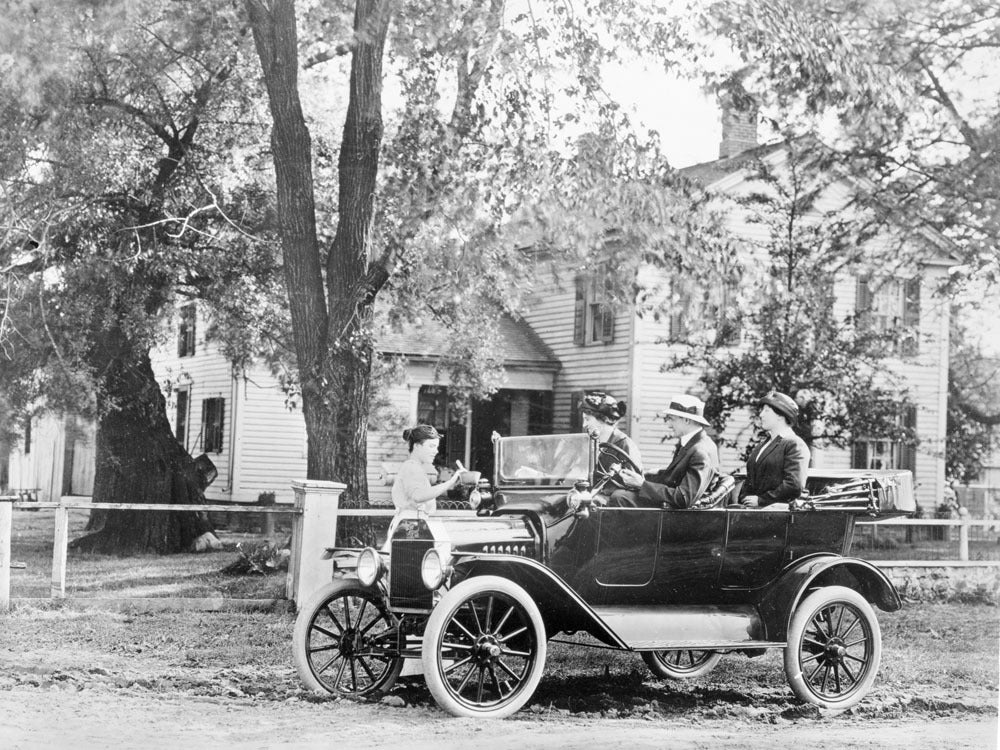 1915 Ford Model T at John Ford home 0400-8716