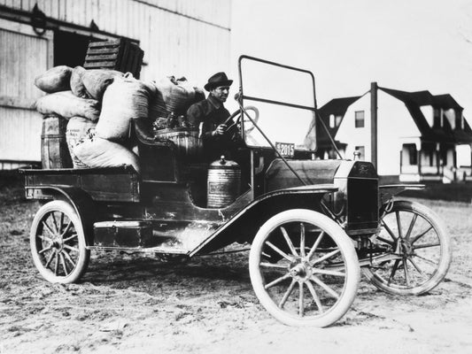 1915 Ford Model T Pickup on Ford Farm 0400-8718