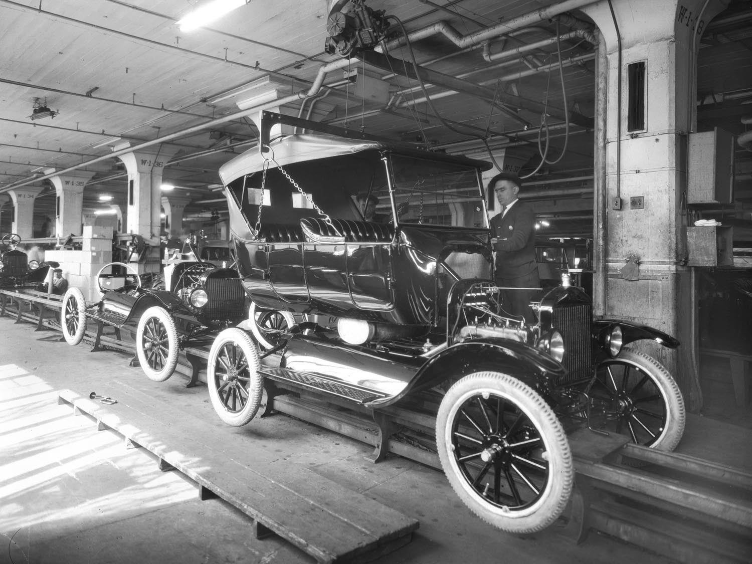 1923 Highland Park Model T assembly line 0400-8751