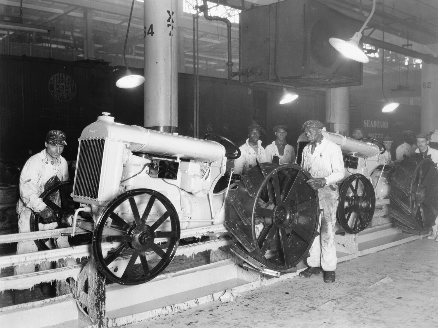 1923 Rouge tractor assembly line 0400-8753