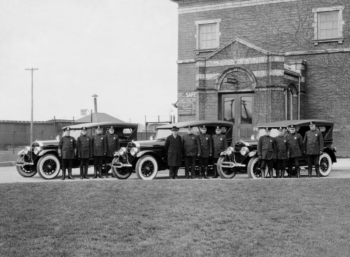 Original archival image documenting 1924 Lincoln Phaeton police cars with officers.