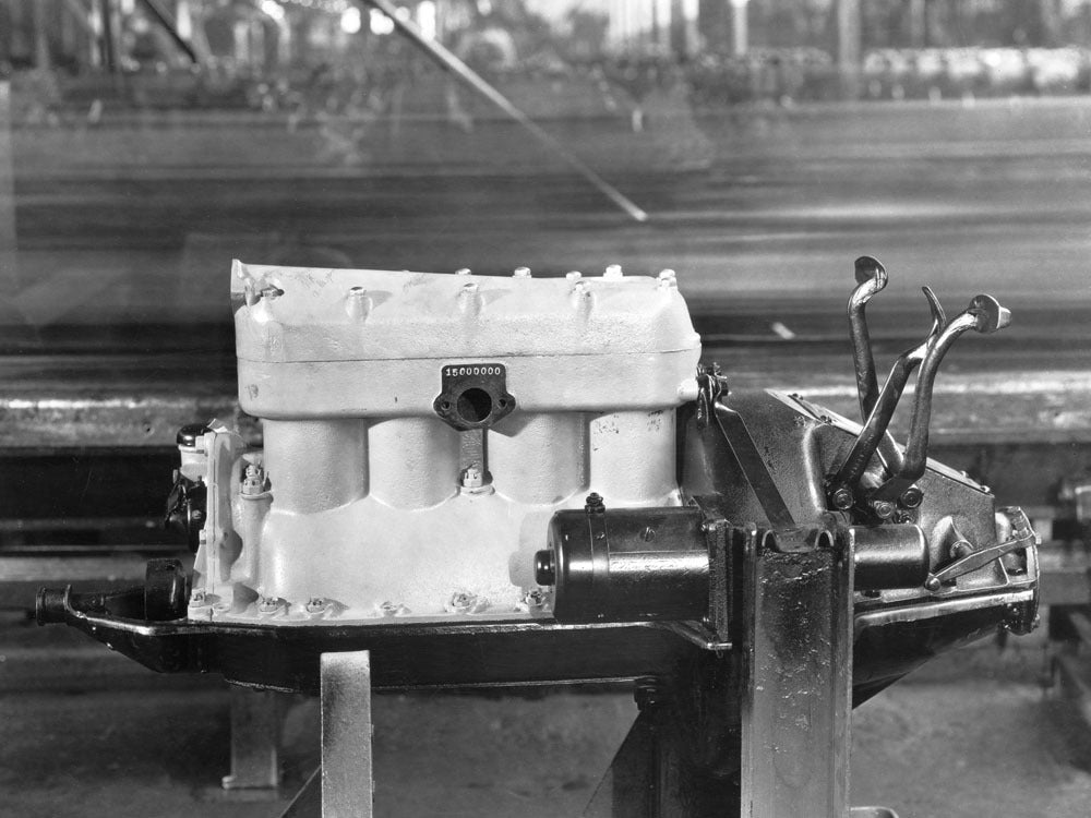 1927 15 millionth Model T engine produced 0400-8774