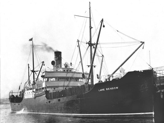 1927 Ford Barge Benbow unloading ties at Somervill 0400-8776