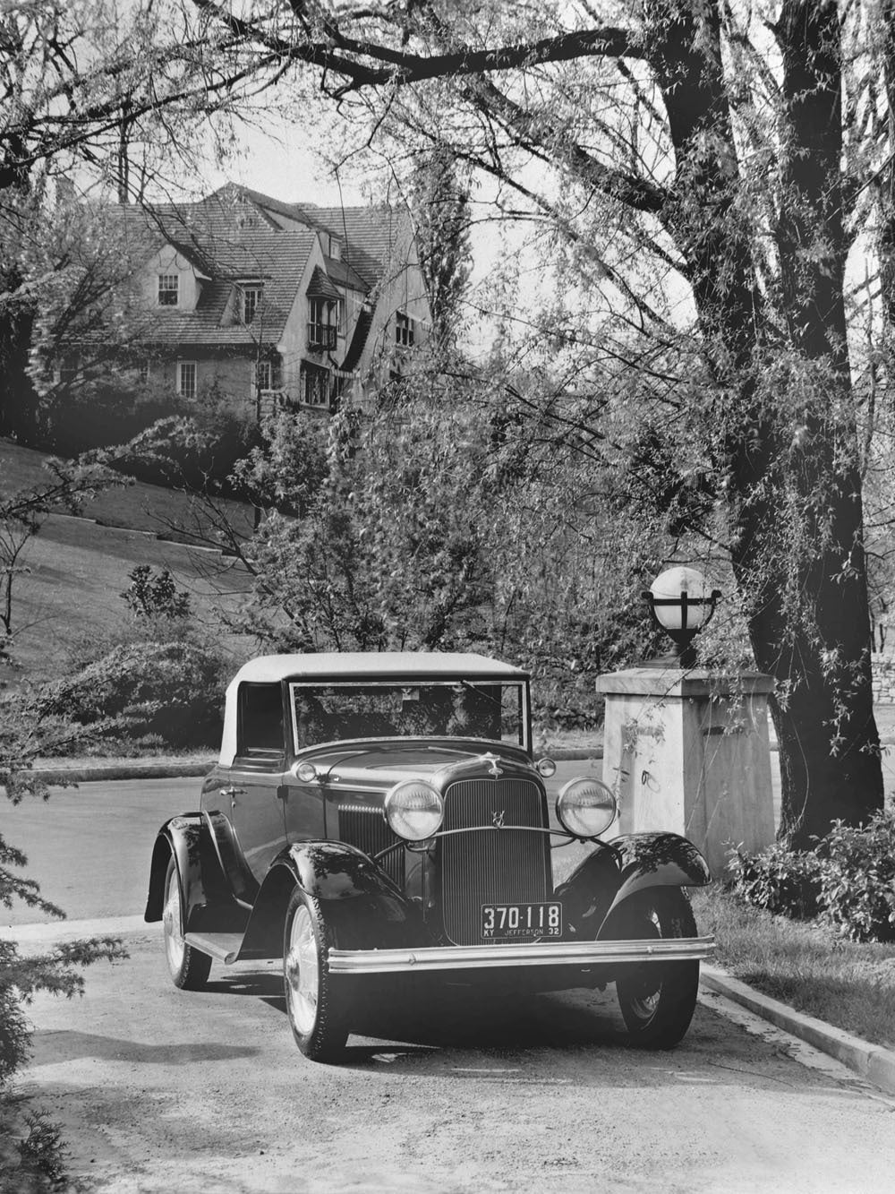 1932 Ford DeLuxe Roadster model B40 0400-8828