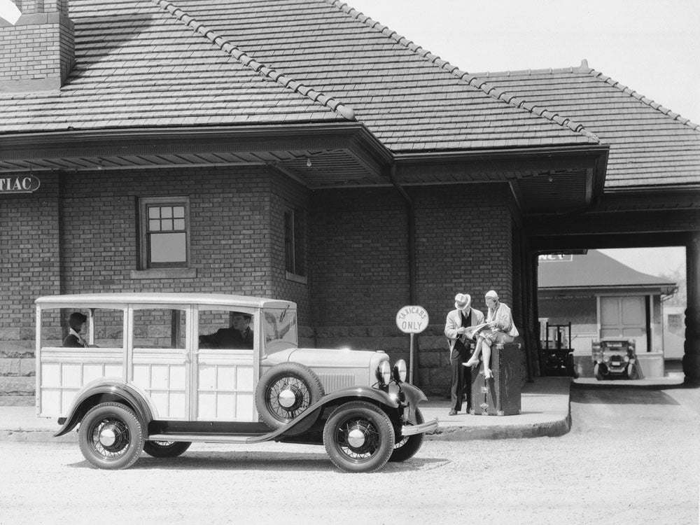 1932 Ford Station Wagon 0400-8834