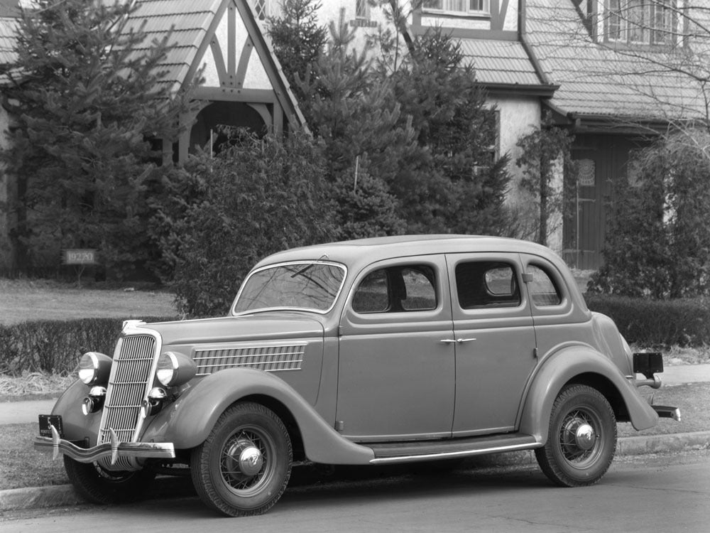 1935 Ford DeLuxe Touring Fordor Sedan 0400-8862