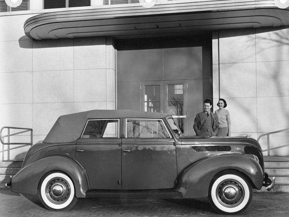 1938 Ford DeLuxe Convertible Fordor Sedan V8 0400-8887