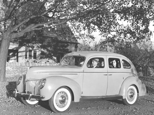 1939 Ford DeLuxe Fordor Sedan 0400-8889