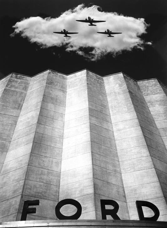 1941 Ford Rotunda with airplanes overhead 0400-8913