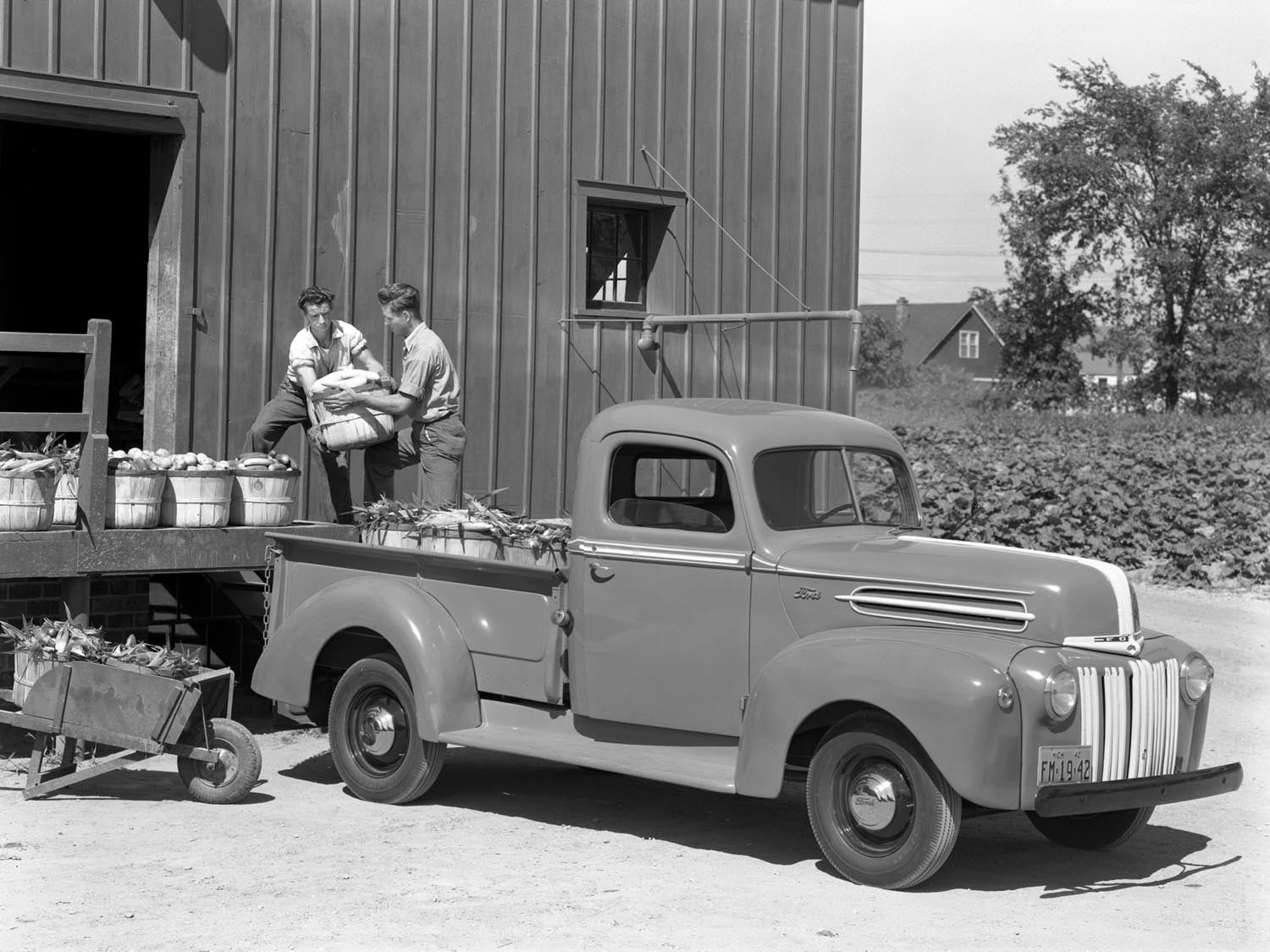 1942 Ford Pickup truck  0400-8939