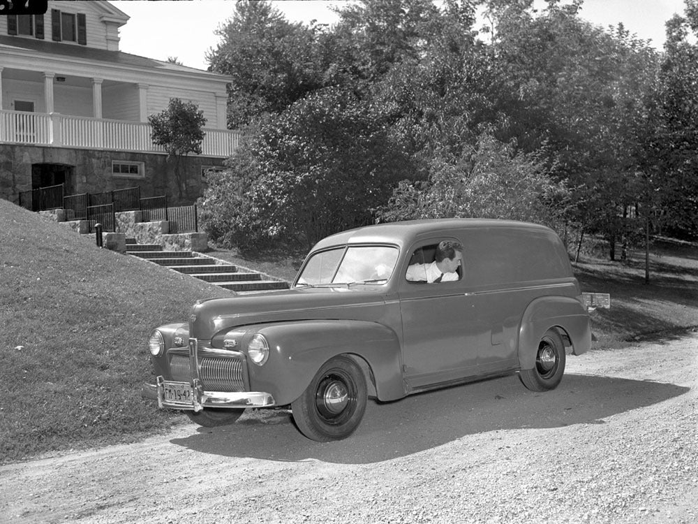 1942 Ford Sedan Delivery 0400-8945