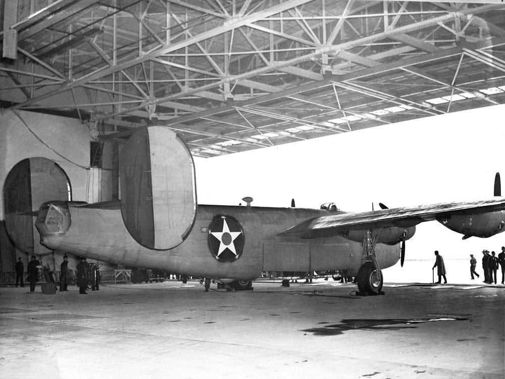 1942 Willow Run B 24 E first Ford built bomber 0400-8963