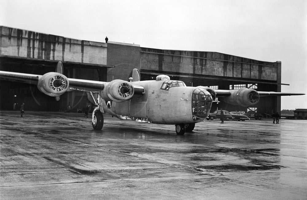 1942 Willow Run B 24 E first Ford built bomber 0400-8964