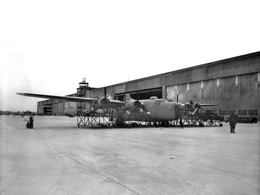 1942 Willow Run B 24 E First Ford built bomber 0400-8965