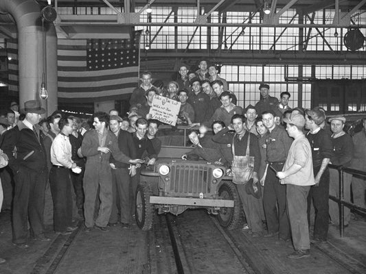 1942 World War II Jeep on Ford assembly line 0400-8966