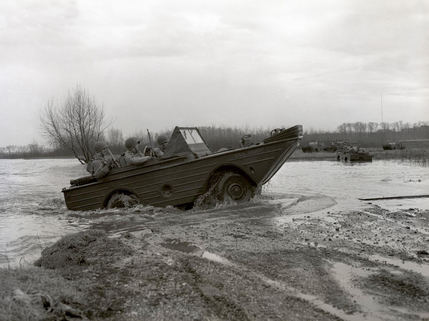 1943 Amphibian Jeep completing testing in Rouge Ri  0400-8968