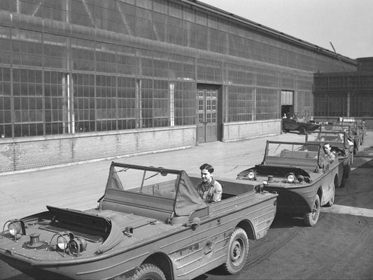 1943 Amphibian Jeeps awaiting water testing 0400-8969