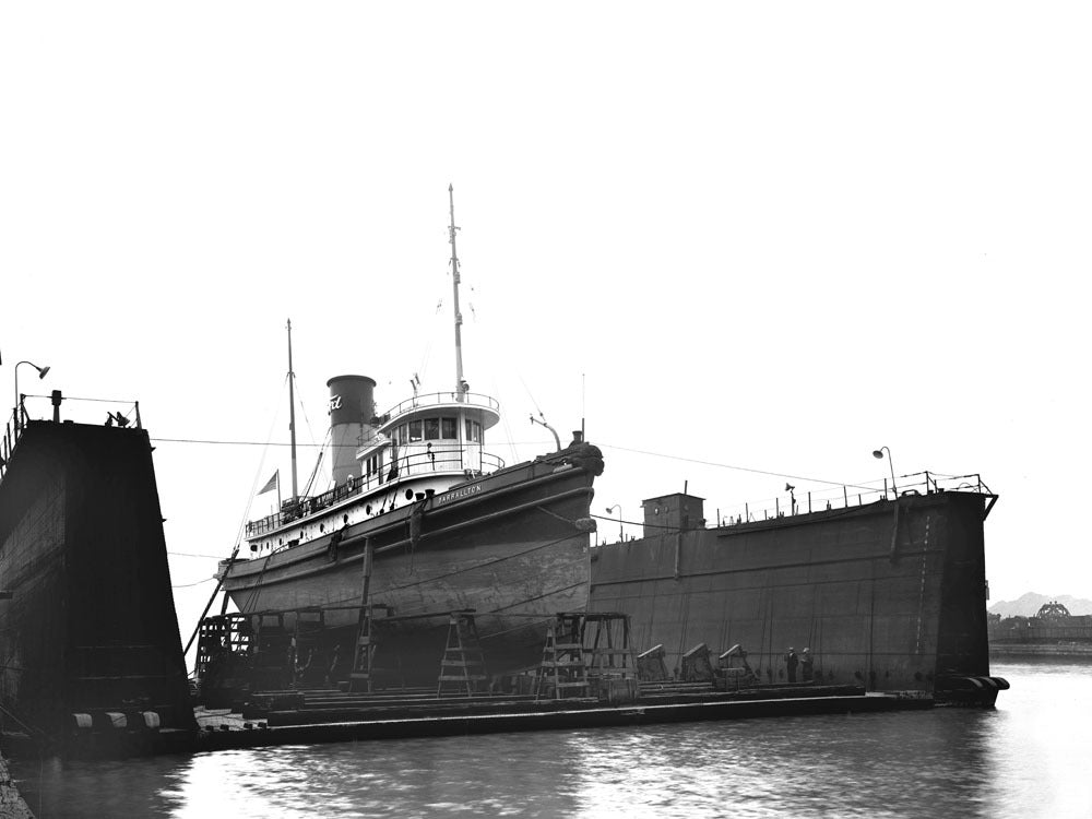 1944 Ford tugboat Barrallton at Great Lakes Shippi 0400-8989