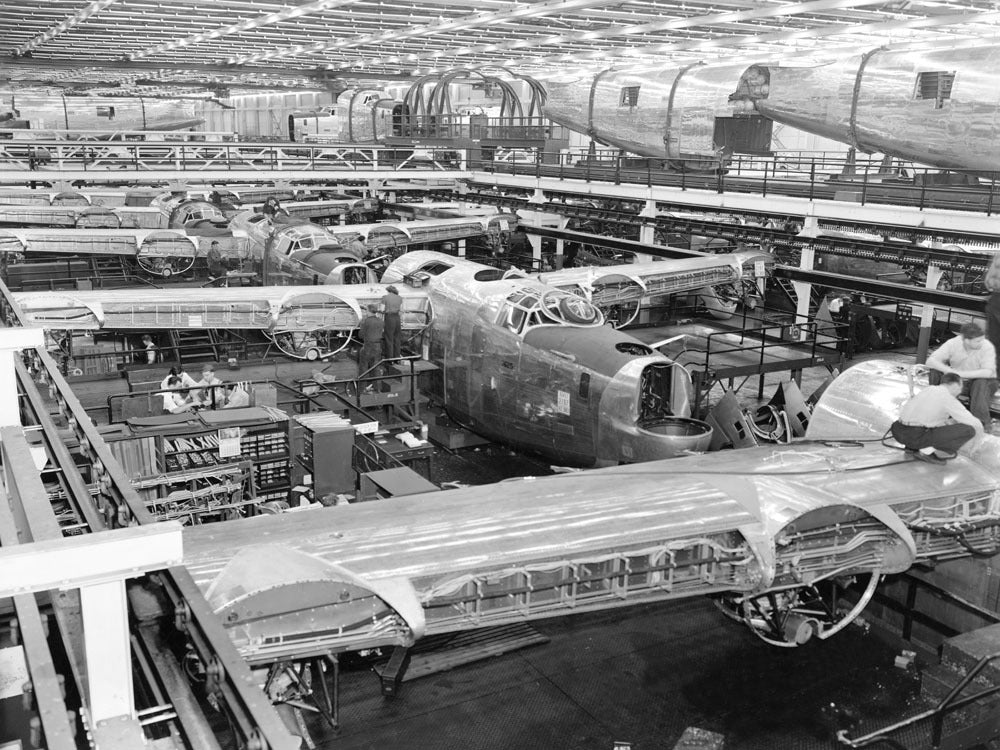 1944 Willow Run assembly lines 0400-8991