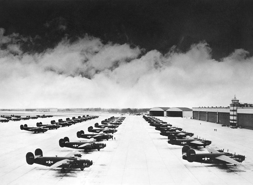 1944 Willow Run B 24 bombers on apron 0400-8992