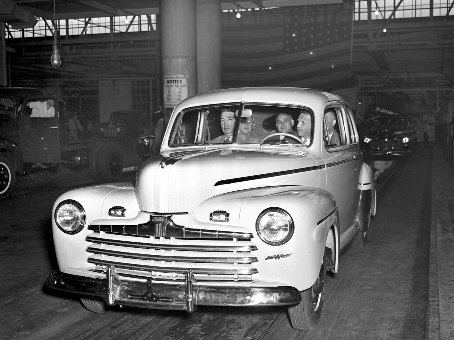 1946 Ford first post war production car on final l  0400-9008