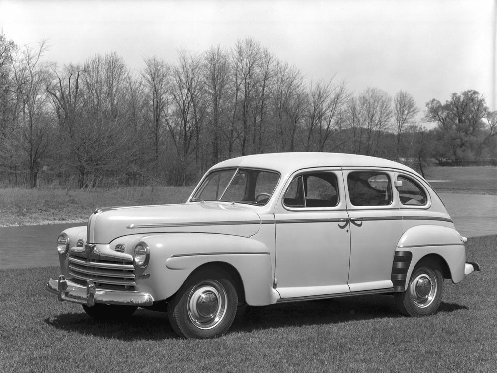 1946 Ford Super DeLuxe Fordor Sedan in Moonstone G 0400-9014