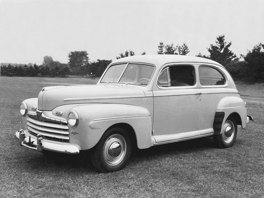 1946 Ford Super DeLuxe Tudor Sedan May 31 1945 0400-9015