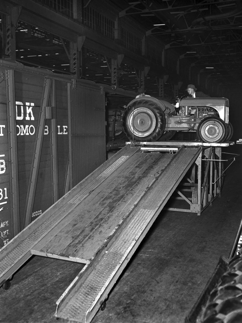 1946 Highland Park tractor being loaded into rail 0400-9020