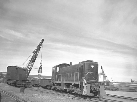 1946 Rouge Complex new locomotive arrives in yard  0400-9031