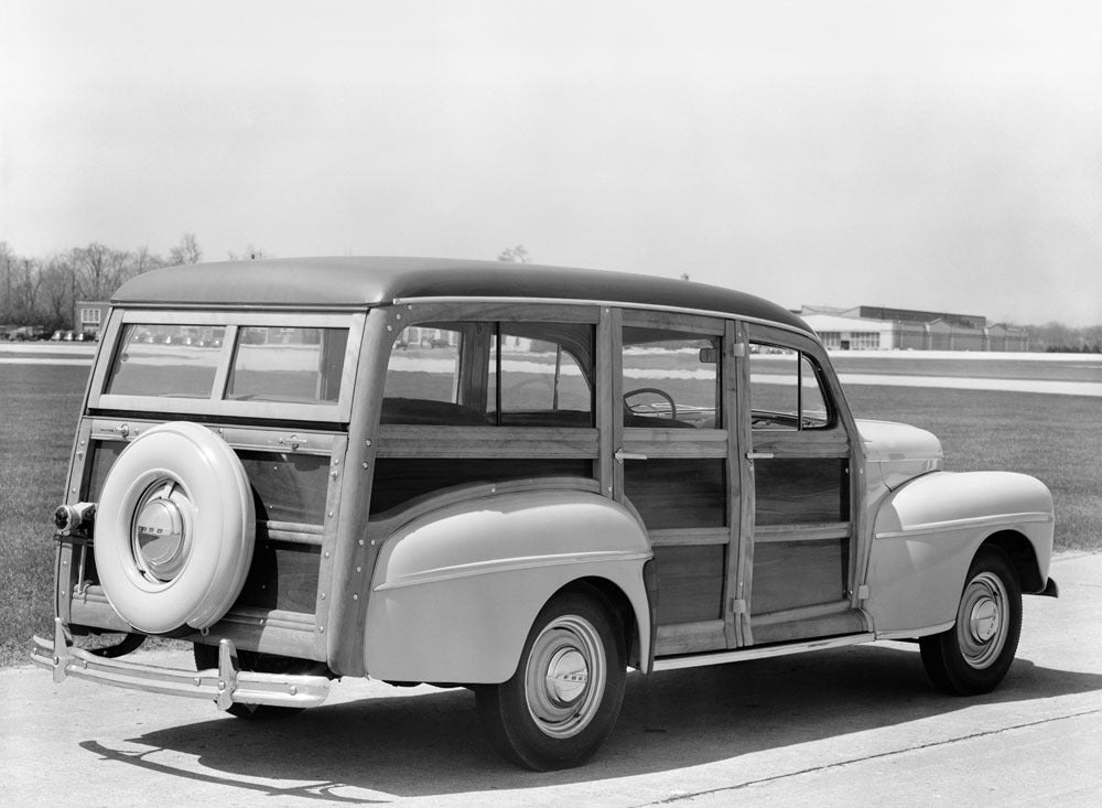 1947 Ford Station Wagon rear 0400-9036