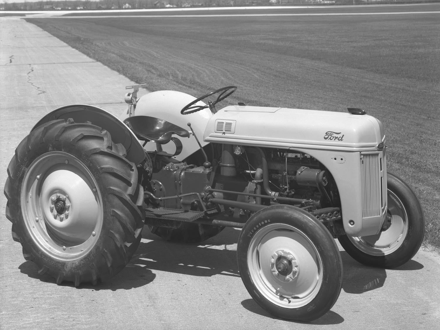 1947 Ford Tractor  0400-9039