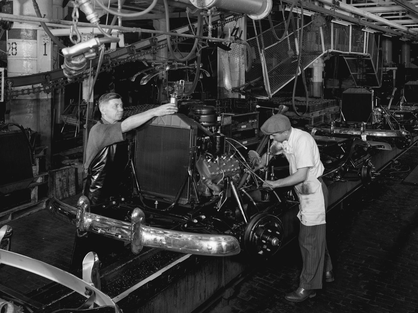 1947 Rouge Plant chassis assembly line  0400-9044