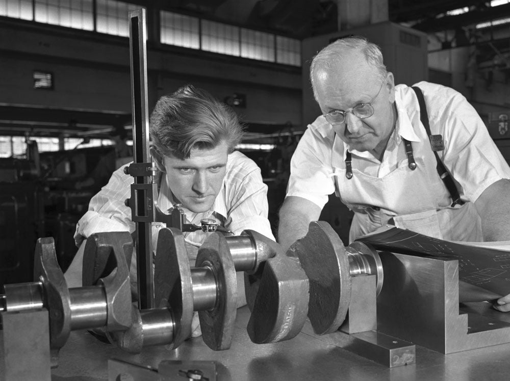 1948 Apprentice training measuring a crankshaft 0400-9045