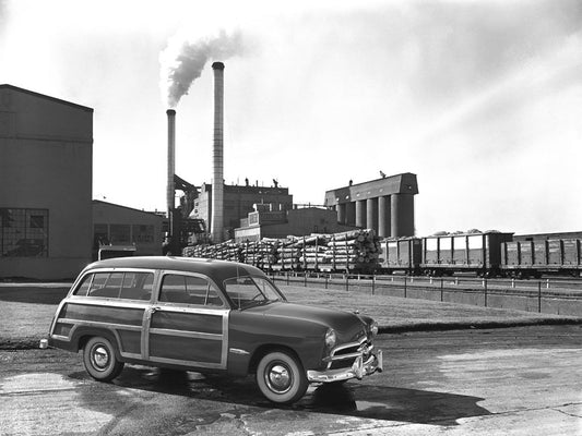 1949 Ford Station Wagon at Iron Mountain plant 0400-9074