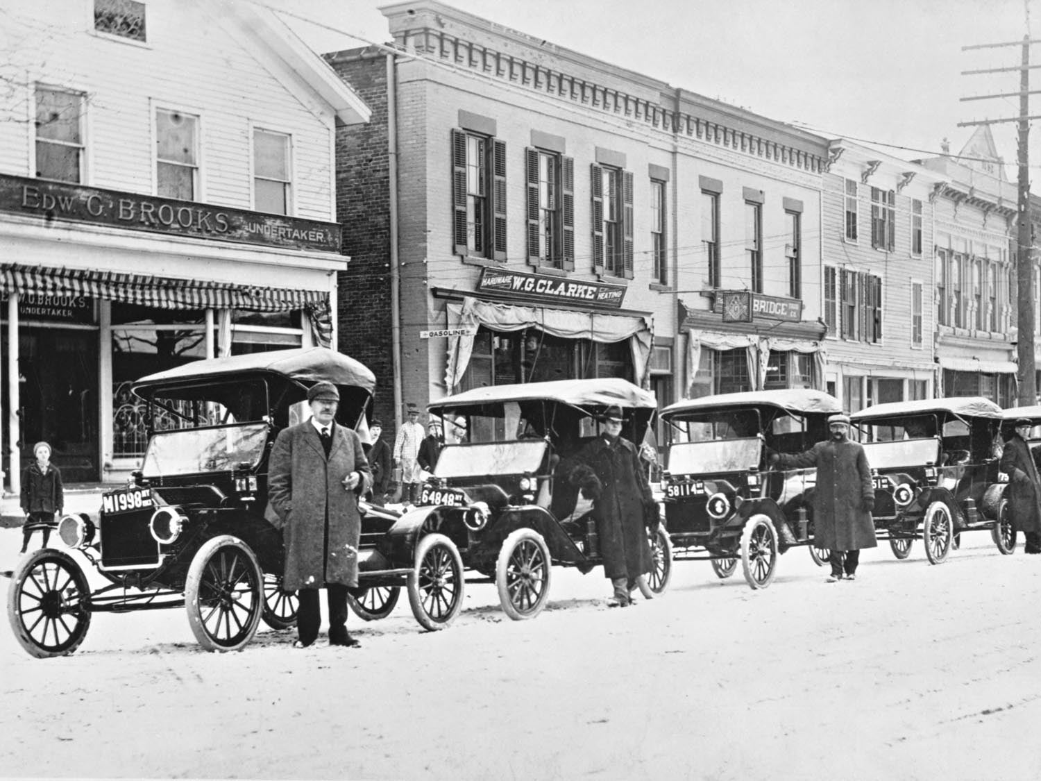 1913 Ford Model T roadster and Touring Car  0400-9183