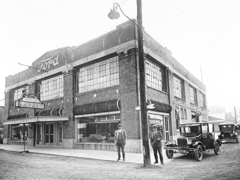 1925 (circa) Ford dealership 0400-9187