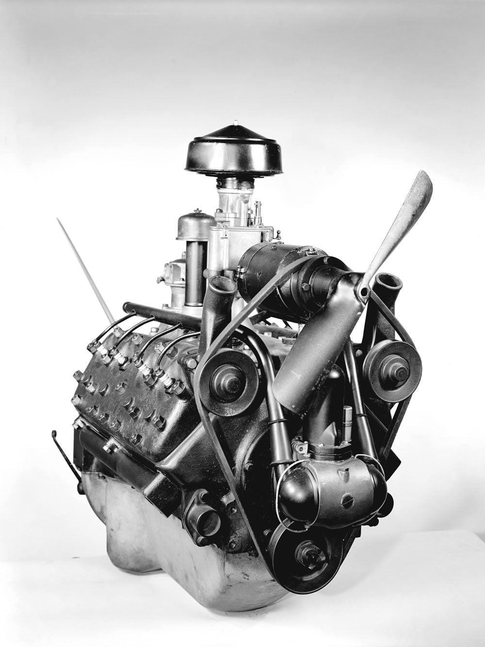 1932 Ford V8 engine 0400-9195