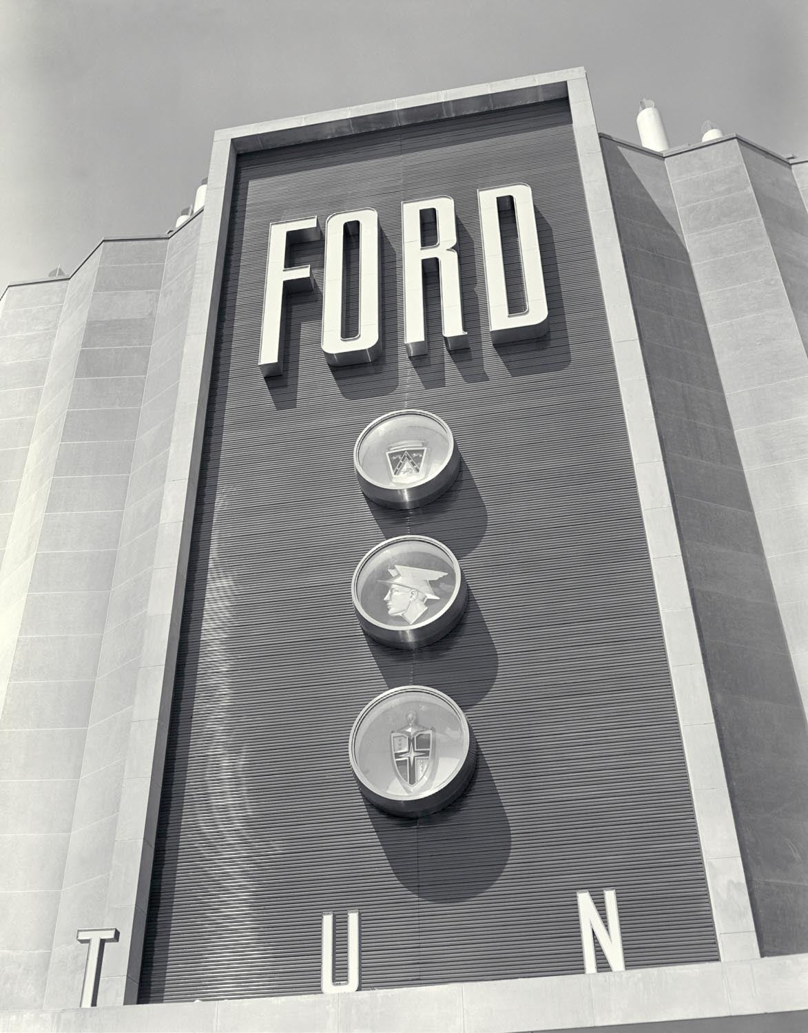 1953 Ford Rotunda  0400-9218