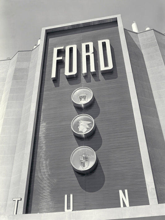 1953 Ford Rotunda  0400-9218